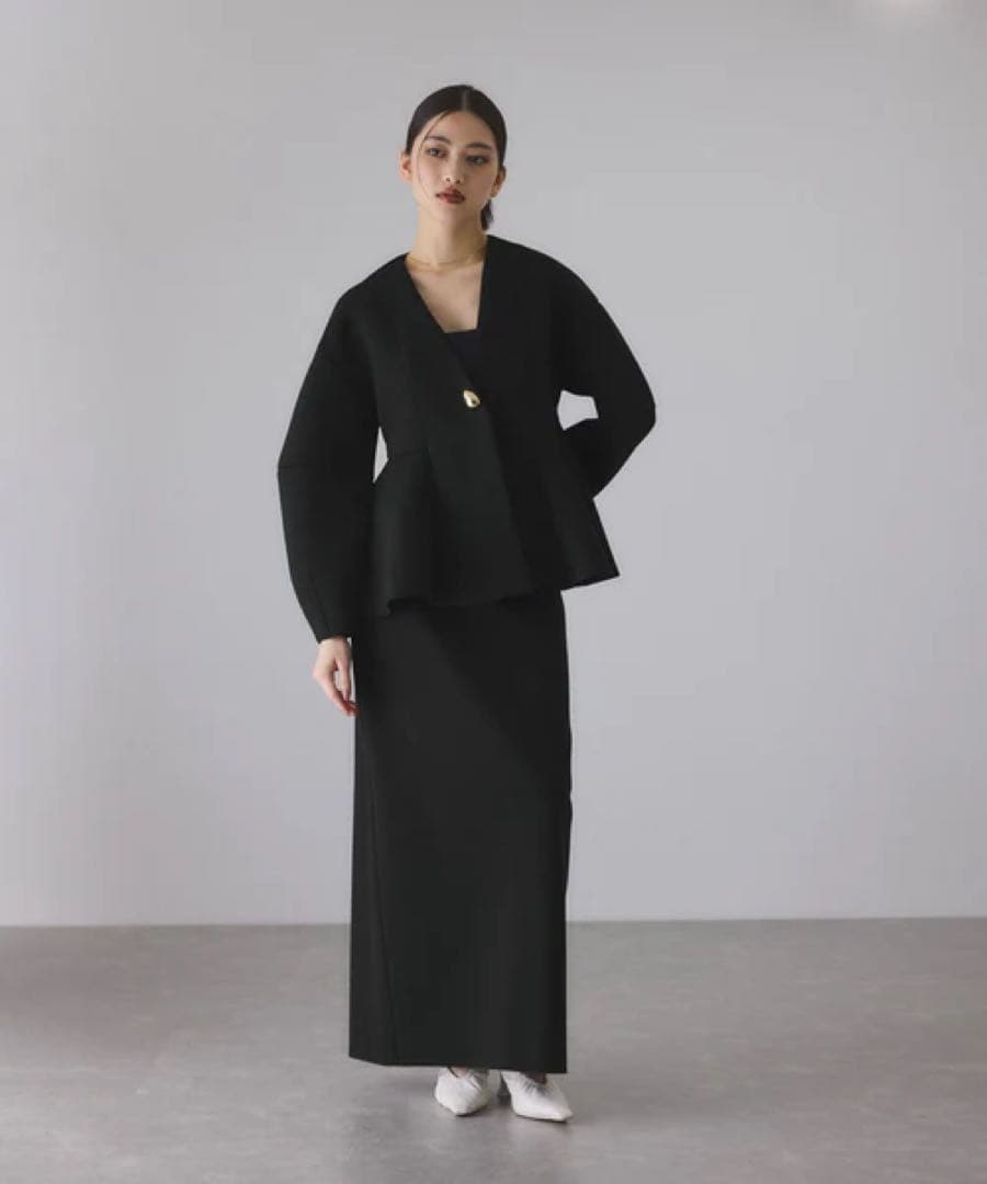 エッグブローチ付きペプラムカーディガン