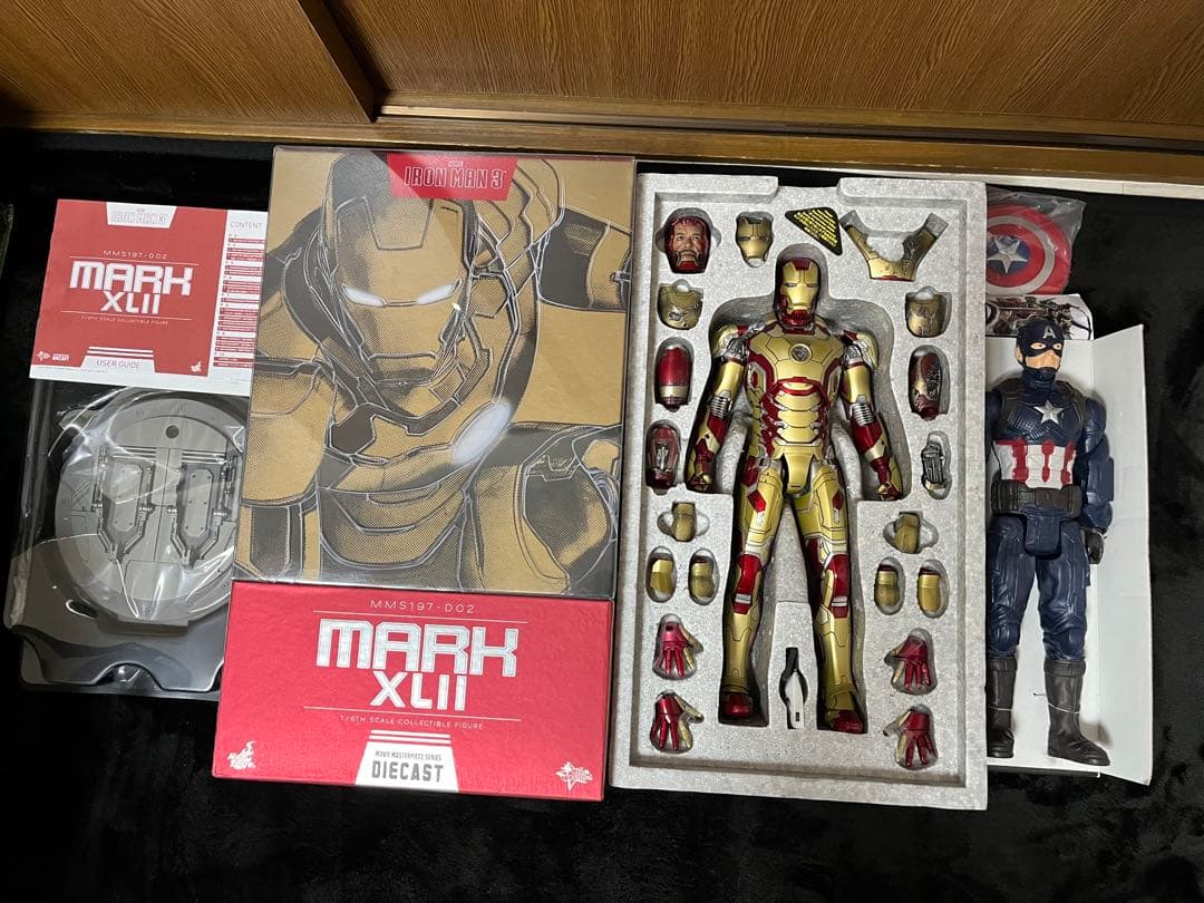 ホットトイズ　アイアンマン　マーク42 キャプテンアメリカ　ブラックパンサー
