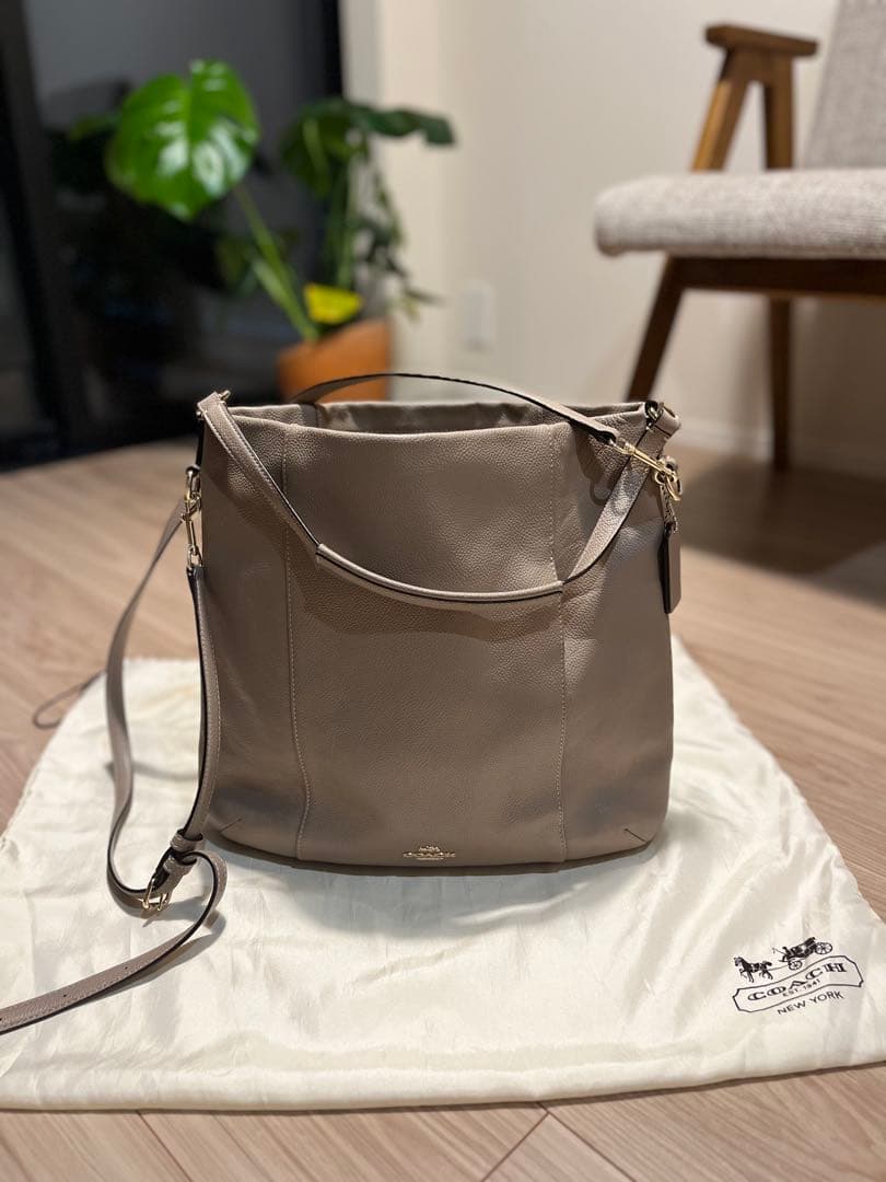 COACH ベージュ レザー ショルダーバッグ