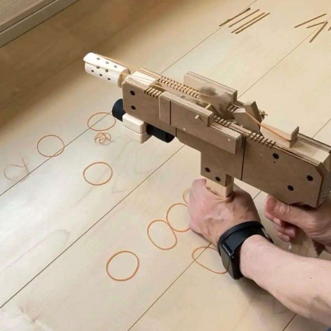 木製トイガン 3点セット　リボルバー　ベレッタ　マシンガン　ゴム鉄砲　おもちゃ