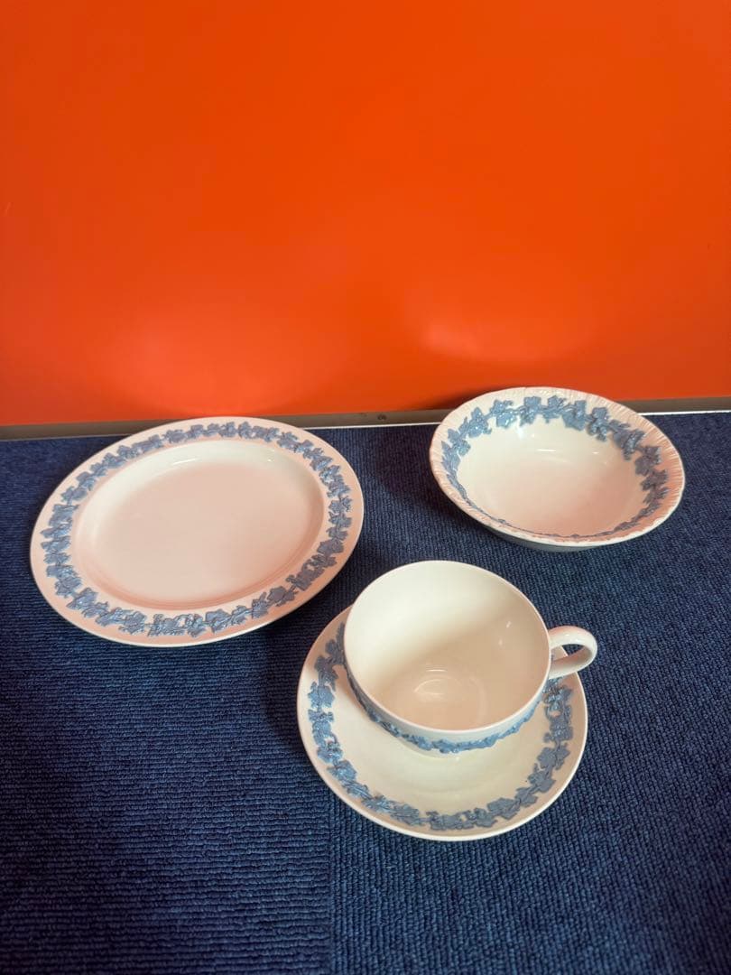 2046 ウェッジウッド クイーンズウェア カップ＆ソーサ1客　鉢1客　皿1客