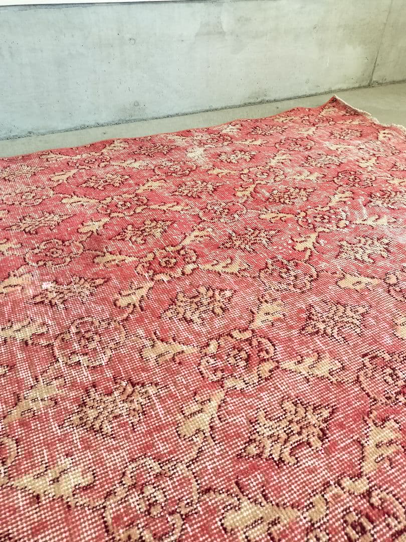 ローズピンクの紋章ラグ　ヴィンテージトルコラグNo.732