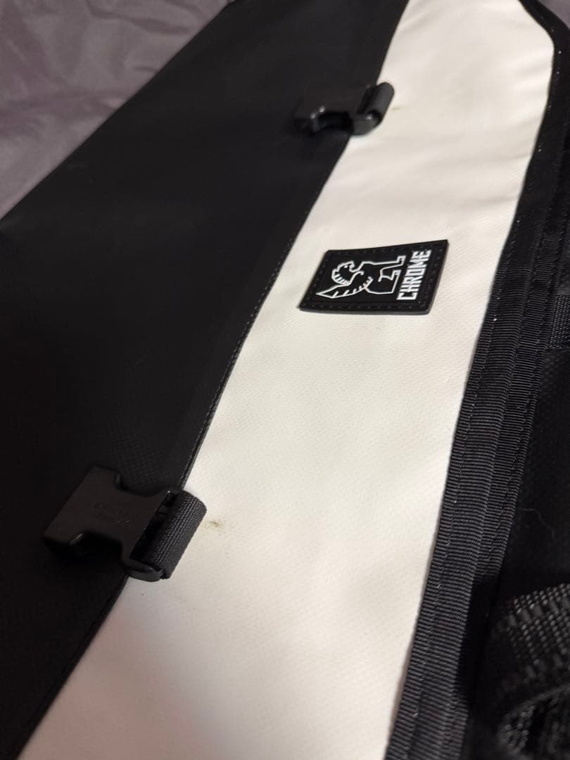 【CHROME】CTZ 24L メッセンジャーバッグ ブラック/ホワイト