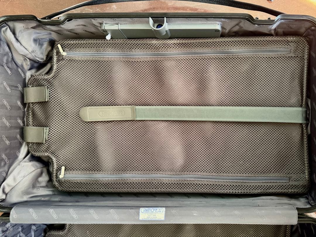 廃盤のモデル　RIMOWA トパーズ SPORT STEALTH 89L