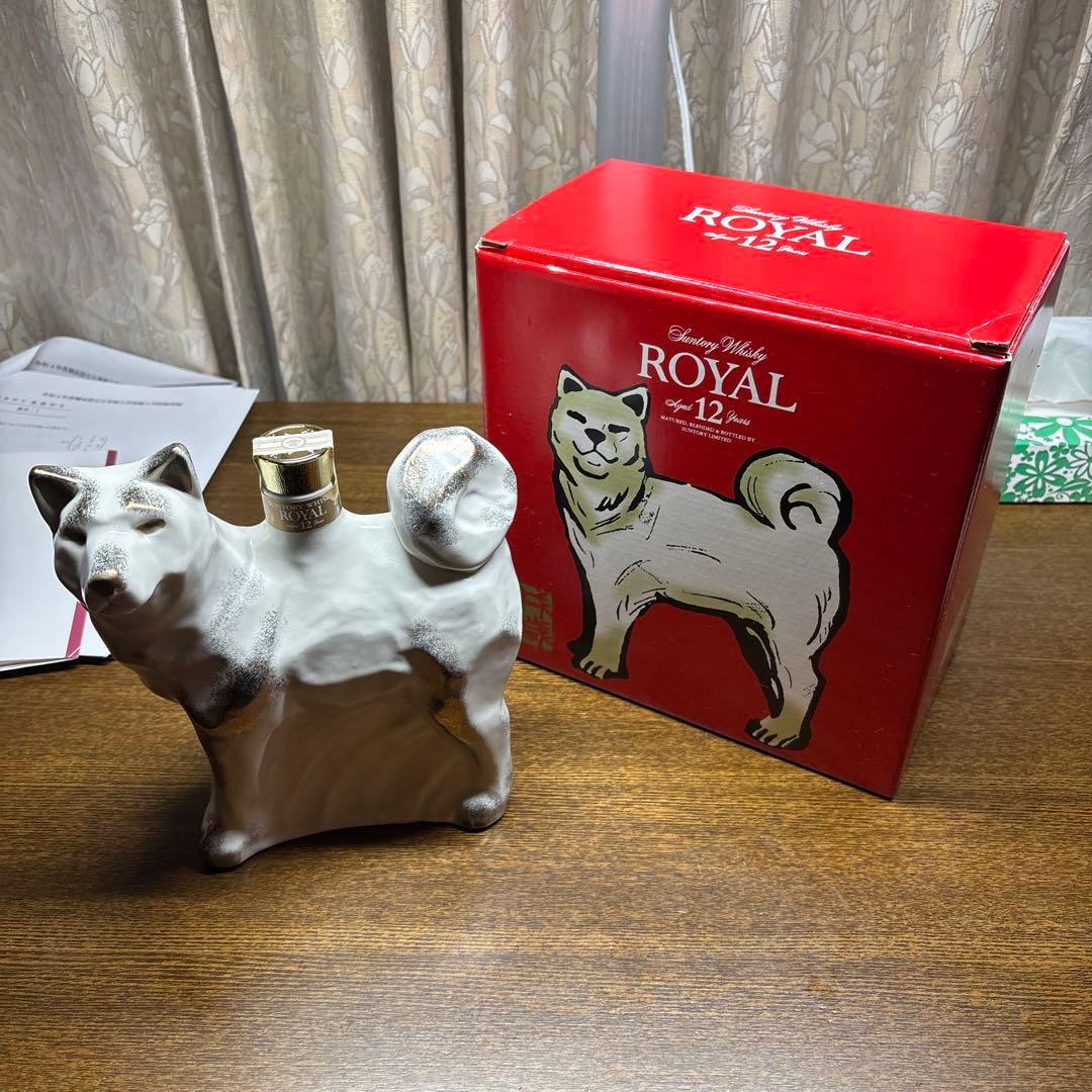  12 犬の形ウイスキー瓶