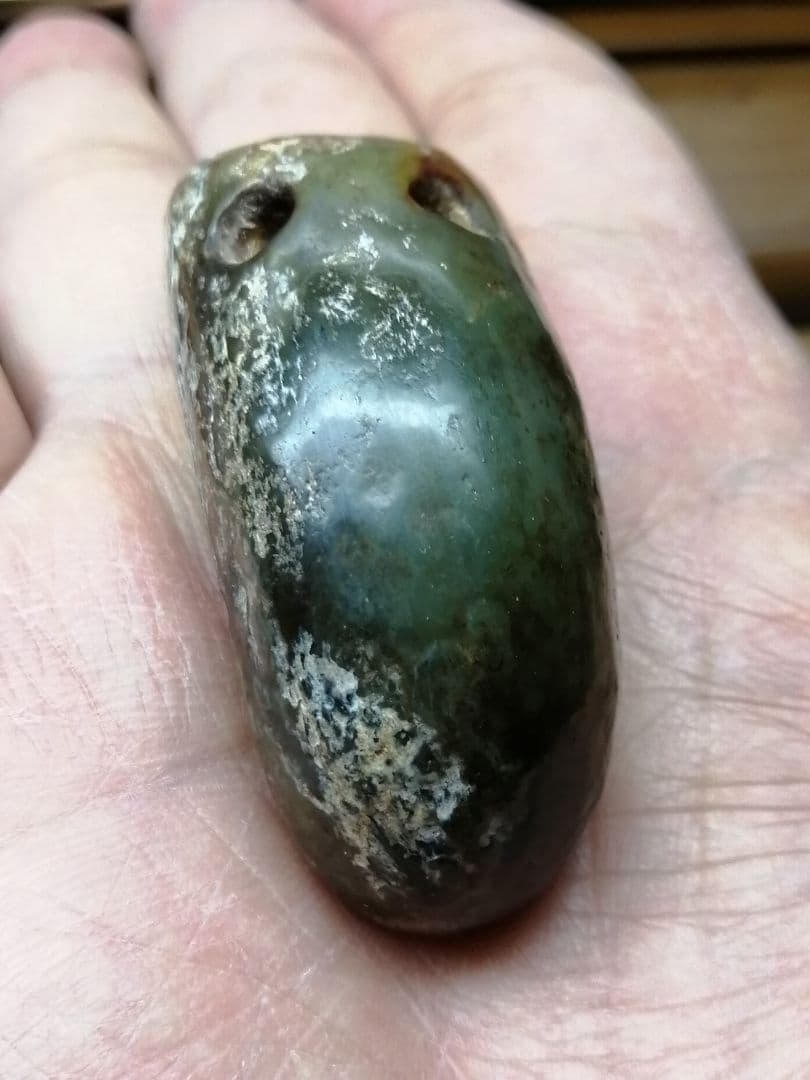 ★縄文後期『青翡翠勾玉』発掘品。6.0cm　考古学遺物　かなりの重量があります。