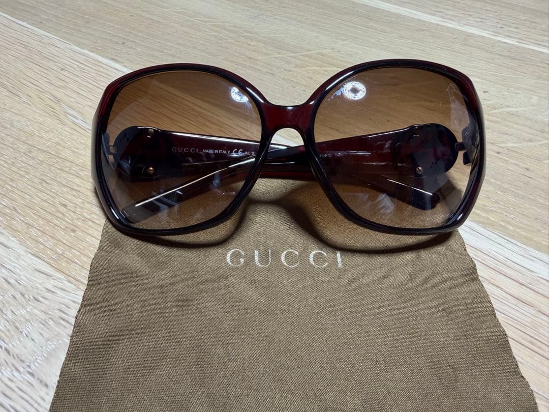 GUCCI ダークレッド ラウンド型サングラス