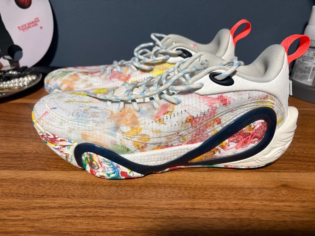 バスケットボールシューズ ホワイト/マルチカラー キャンバス