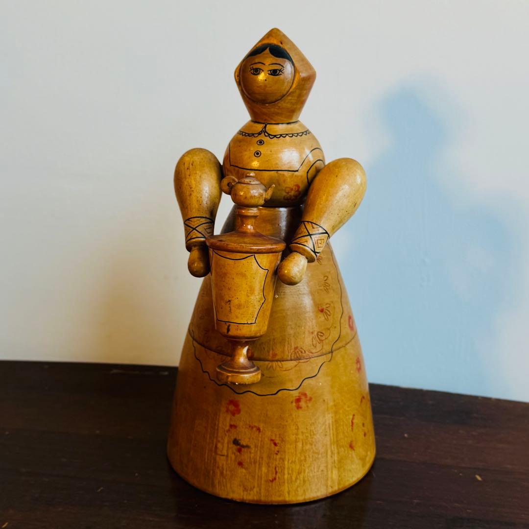 ソ連 1971年製 木製人形（セミョノフ製／サモワールを抱く女性）