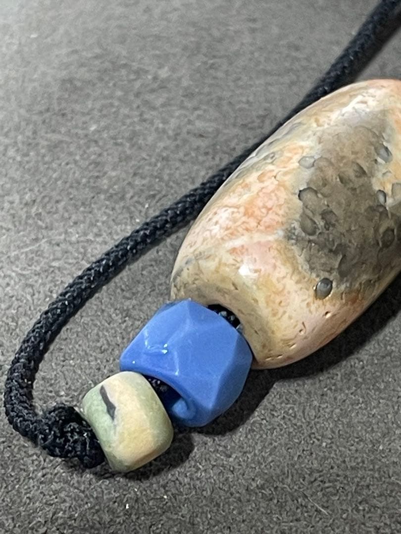 虎牙天珠　アンティーク　紅朱砂　馬蹄痕