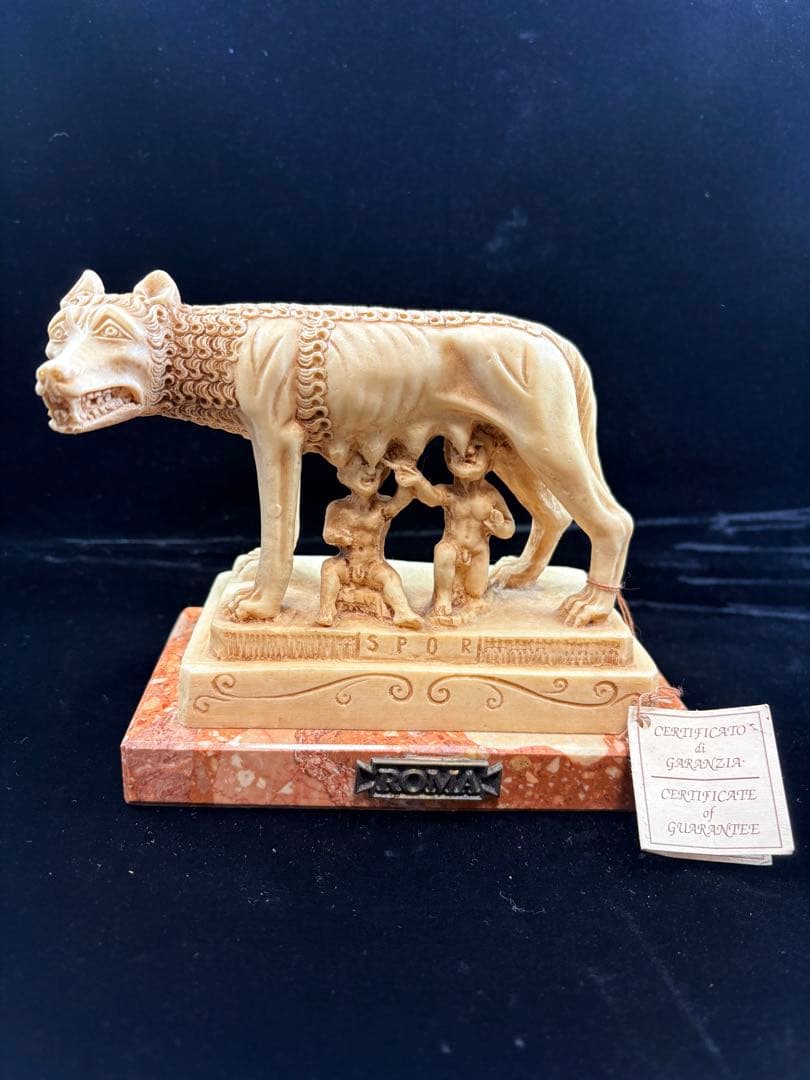 カピトリヌスの雌狼　イタリア　ローマ彫刻　大理石台座付き　ローマ神話　オブジェ
