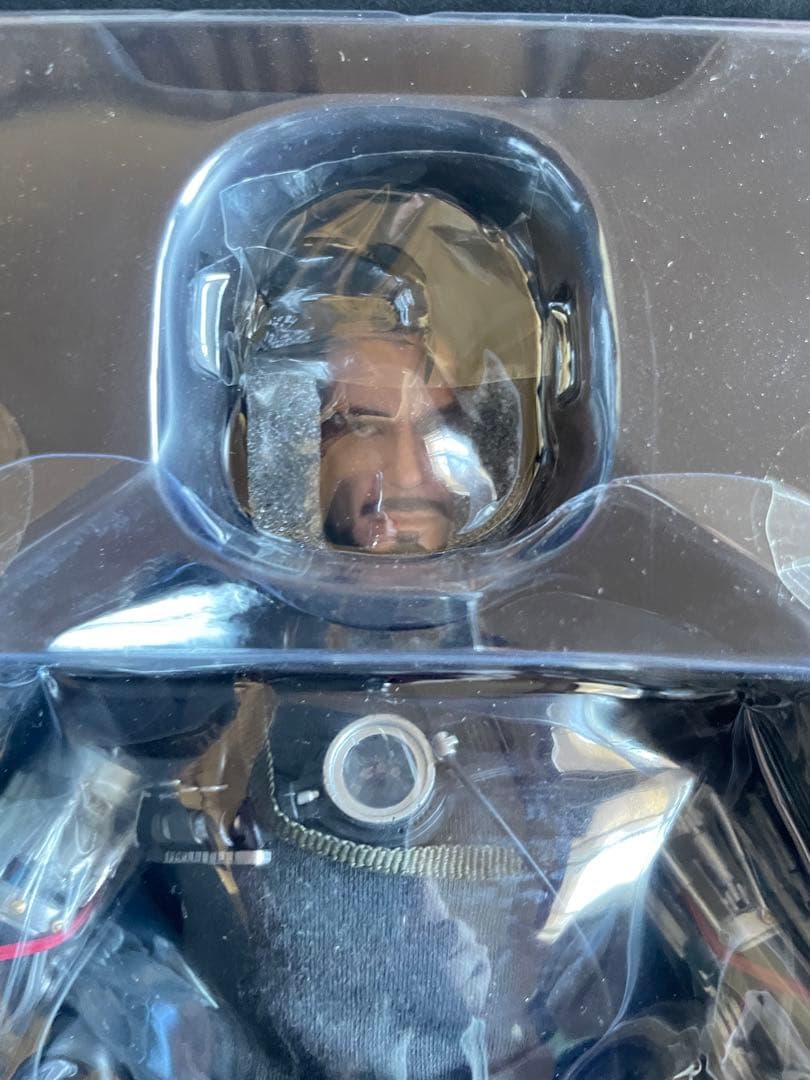 トニー・スターク（メカテスト版）　アイアンマン　１／６スケールフィギュア