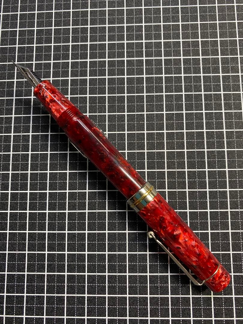 DELTA VINTAGE collection Red 万年筆　字幅M