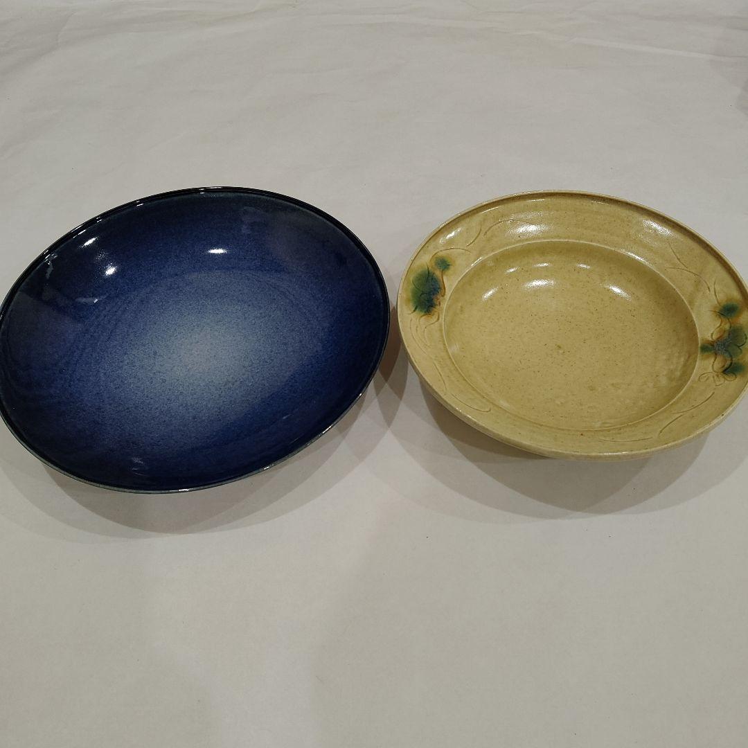 青とクリーム色の陶器皿2点セット