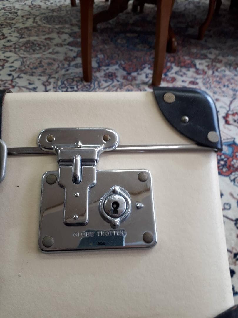 【黒ベルト】グローブトロッターキャリーケース GlobeTrotter（正規品）