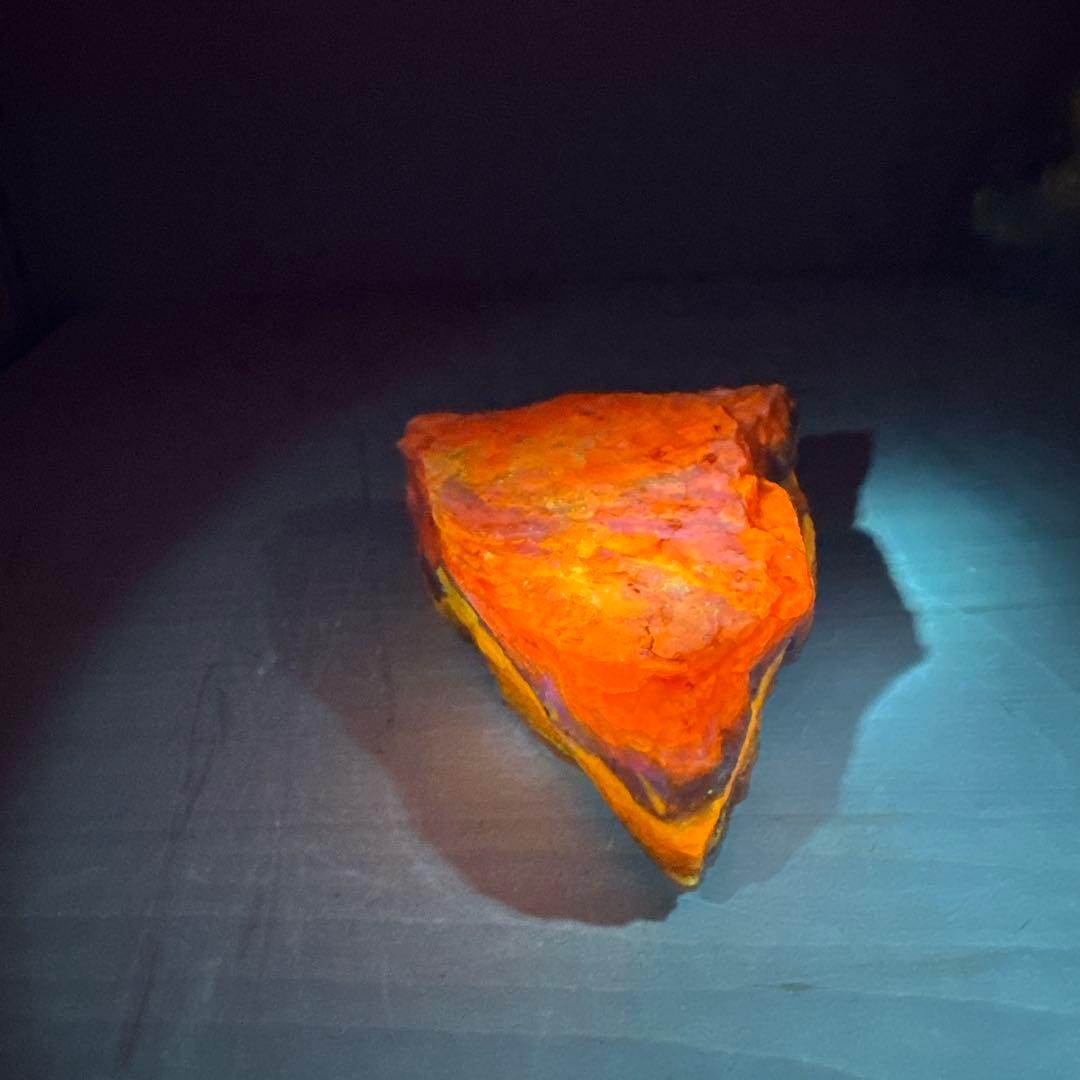 松田　2点　北海道石　然別オパール　蛍光オパール324g、84g