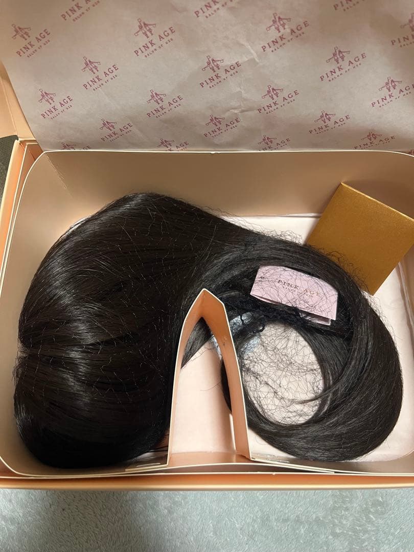 ピンクエイジ 手植えトップカバー)リアルスキン シースルーバング ゆるふわカール