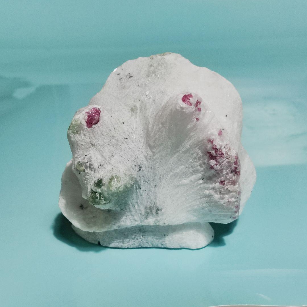 パワーストーン　天然石　大理石中のスピネル　原石　317g　No.33