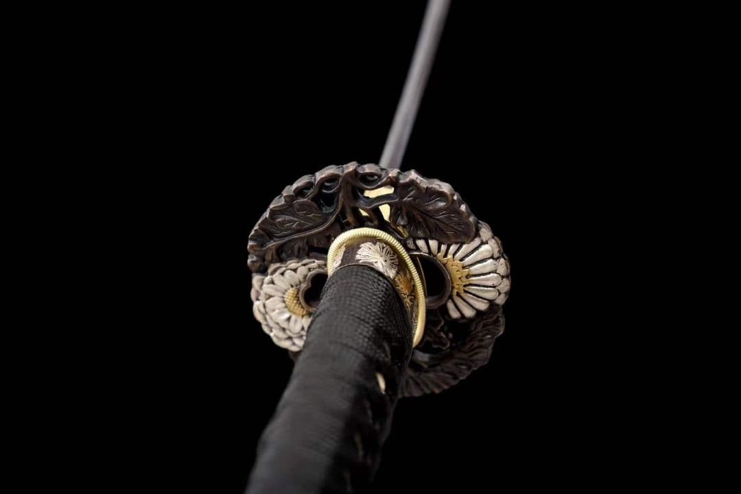 【赤みがかった月】武具　刀装具　日本刀　模造刀 居合刀