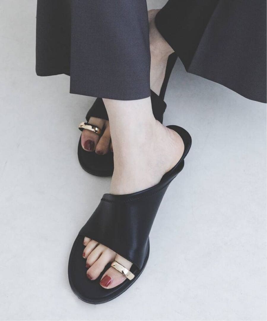 LE VERNIS ルベルニ Toe ring sandals
