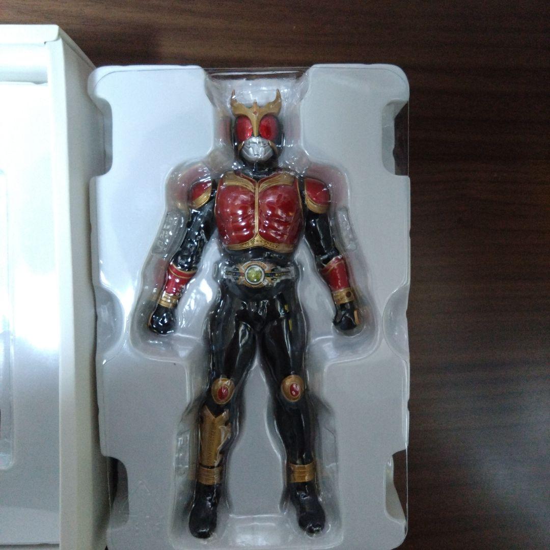 仮面ライダークウガ　真骨影フィギュアーツ　プレミアムバンダイ