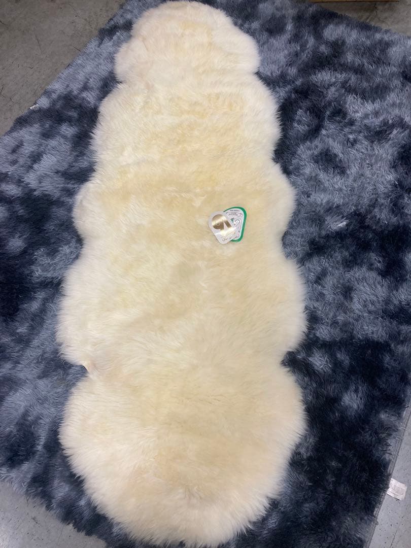 本物ムートンラグ２匹物　羊毛皮　ニュージーランド産　ホワイト