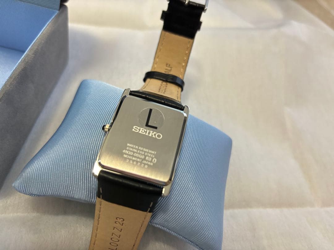 SEIKO タンク型（型番 4N30-0GD0）