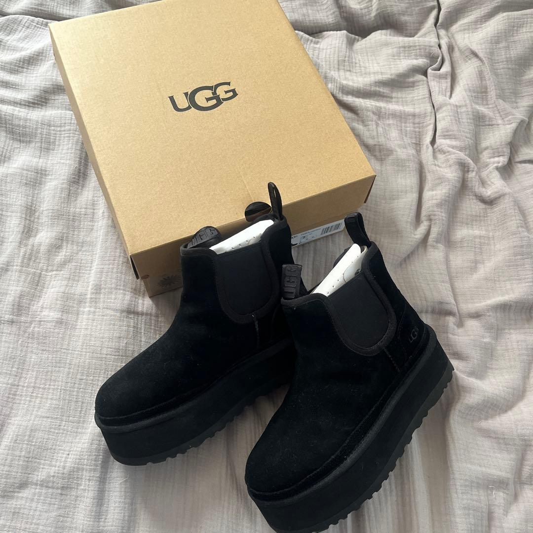 UGGニューメルプラットフォームチェルシーブーツ
