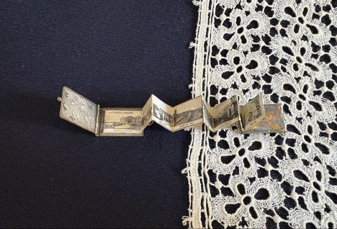 フランスアンティーク　ミニチュア　カルネドバル型　写真　ペンダントトップ