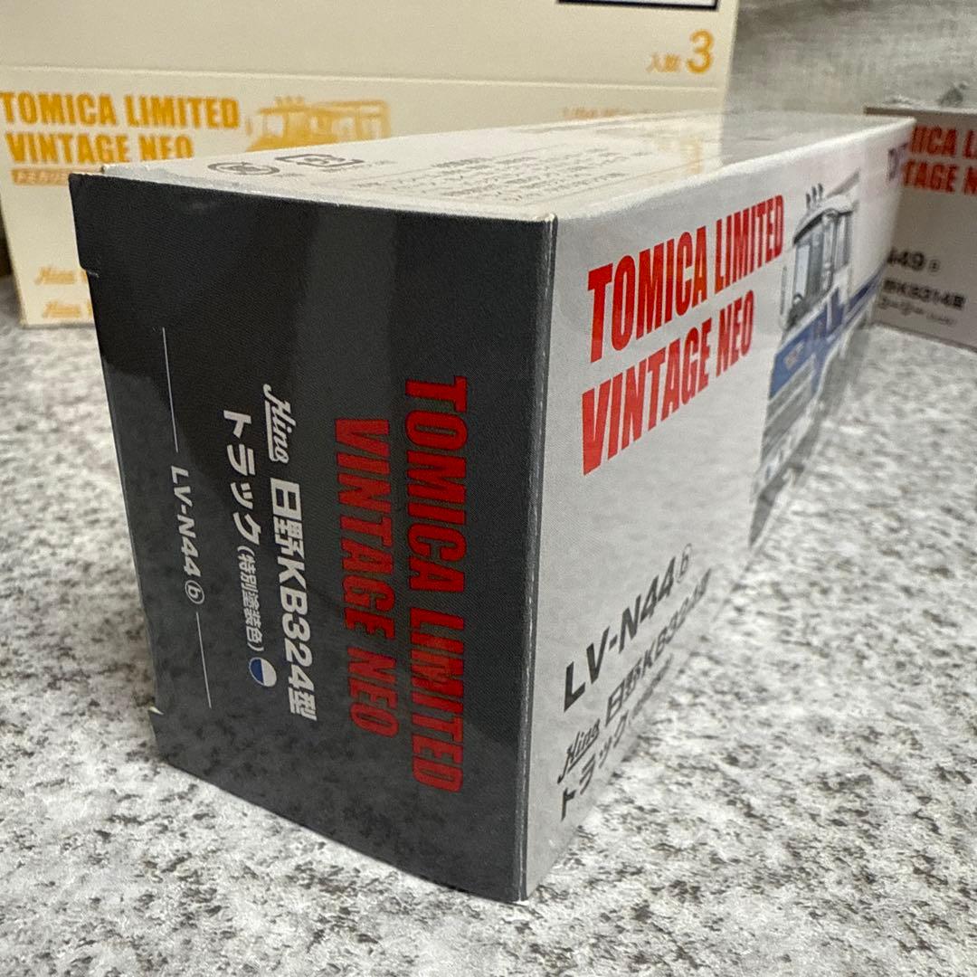 トミカリミテッドビンテージネオ　日野KBSトラック＆タンクローリーセット
