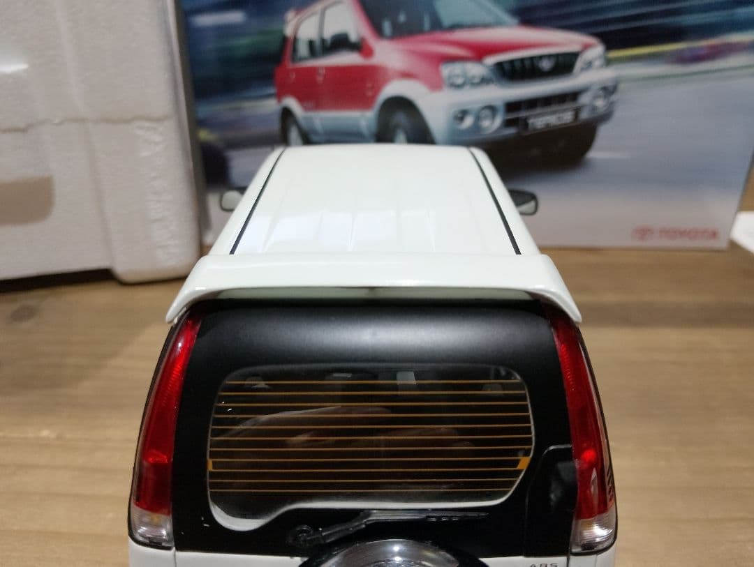 1/18 トヨタ　テリオス　ディーラー品　ミニカー　ホワイト　テリオスキッド