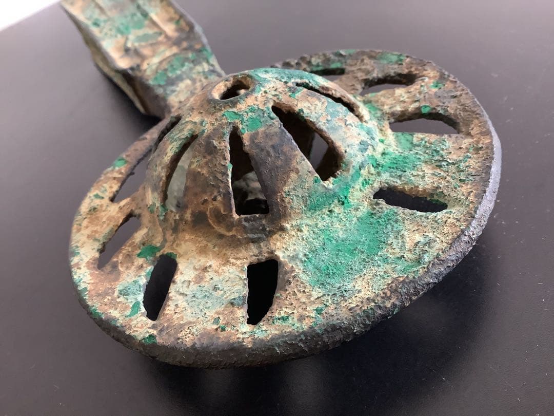 青銅の鑾　鈴　青銅製の古い装飾的な道具　緑青　高さ約17cm 320g