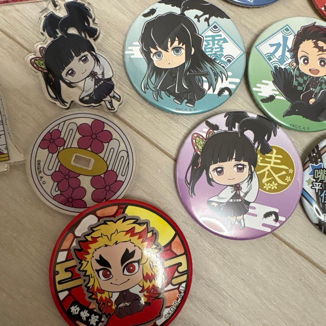 鬼滅の刃　まとめ売り　鎹烏運ばれ隊士コンプリート　アクリルスタンド　缶バッジ