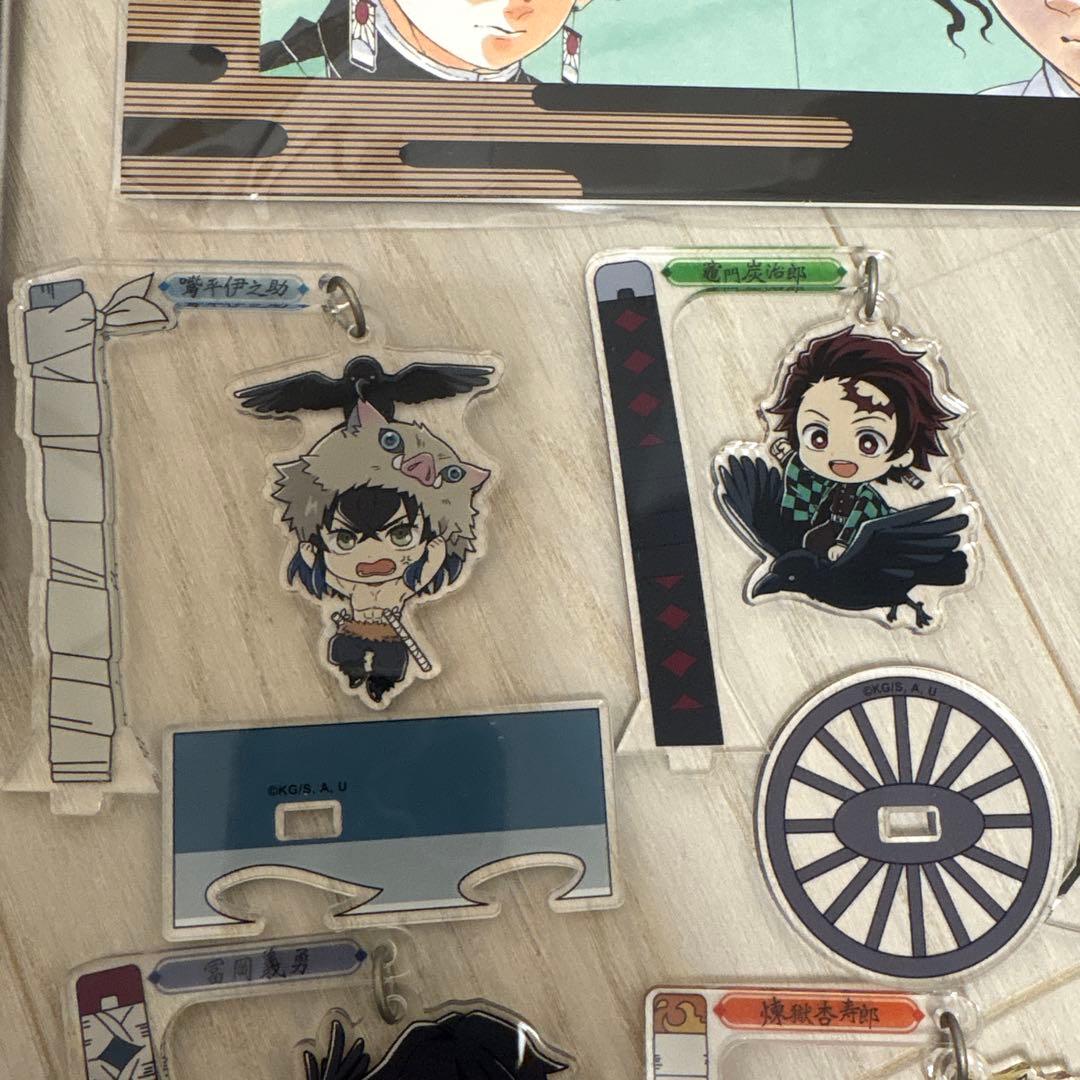 鬼滅の刃　まとめ売り　鎹烏運ばれ隊士コンプリート　アクリルスタンド　缶バッジ