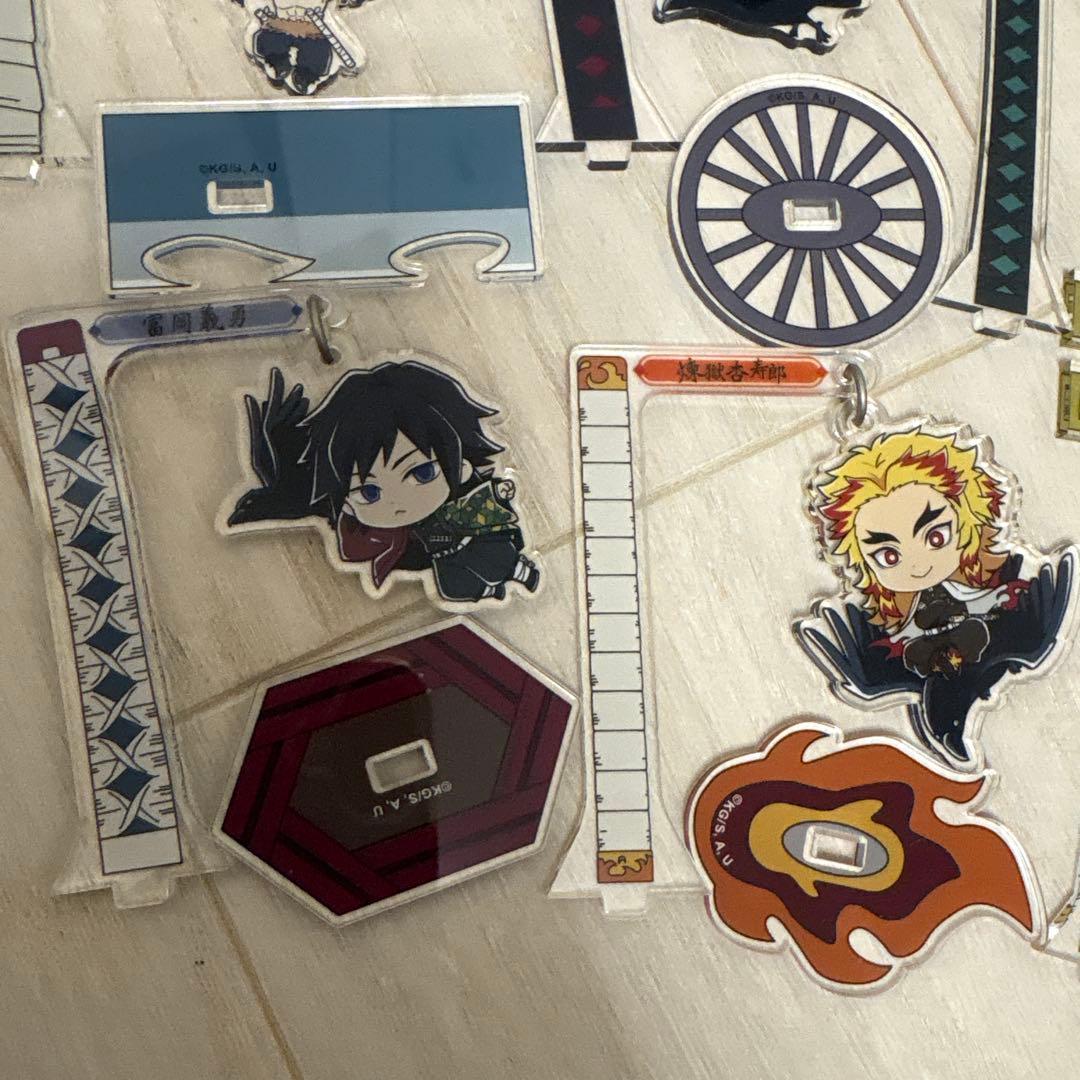 鬼滅の刃　まとめ売り　鎹烏運ばれ隊士コンプリート　アクリルスタンド　缶バッジ
