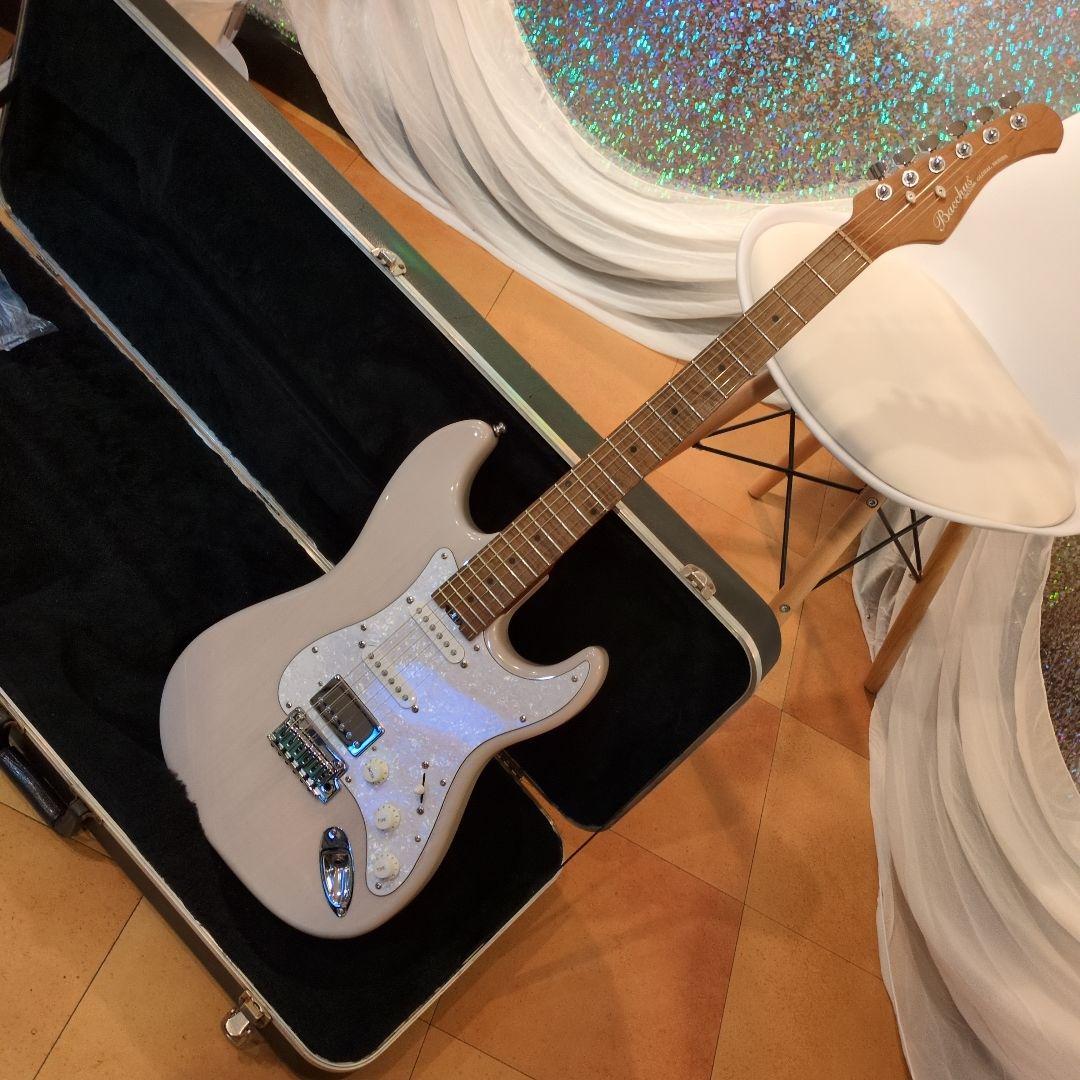 【美品　未使用】ストラトキャスタータイプギター ハードケース付き