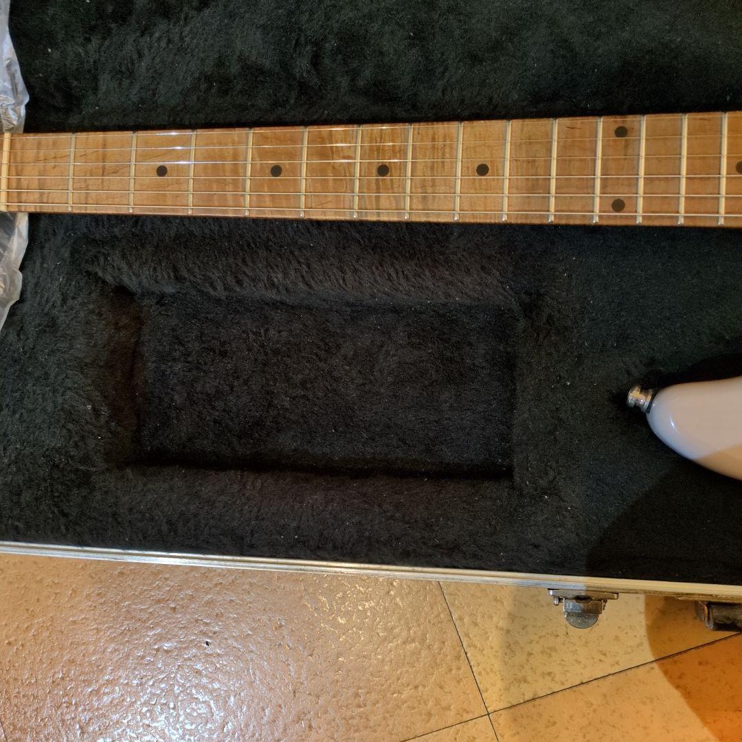 【美品　未使用】ストラトキャスタータイプギター ハードケース付き