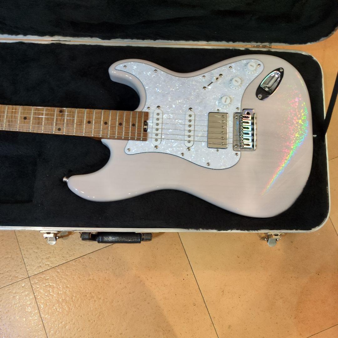 【美品　未使用】ストラトキャスタータイプギター ハードケース付き