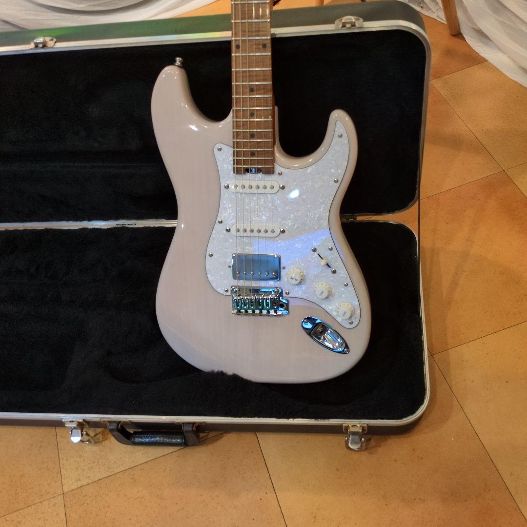 【美品　未使用】ストラトキャスタータイプギター ハードケース付き