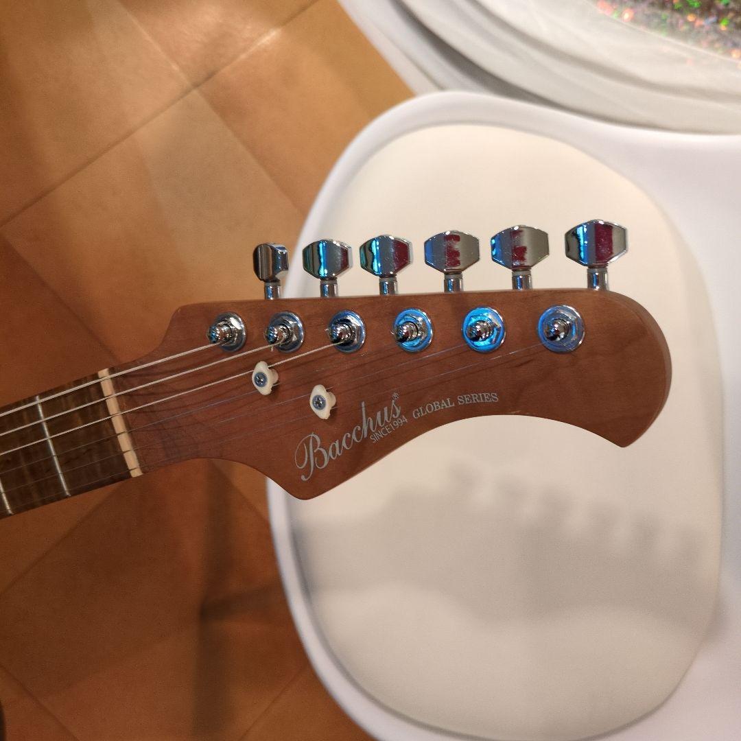 【美品　未使用】ストラトキャスタータイプギター ハードケース付き