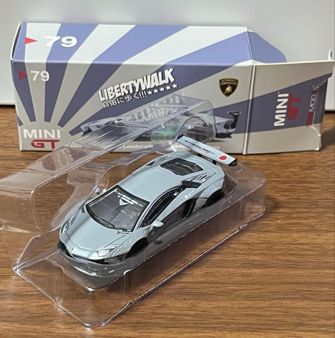 mini gt ランボルギーニ　アヴェンタドール　1/64 79番