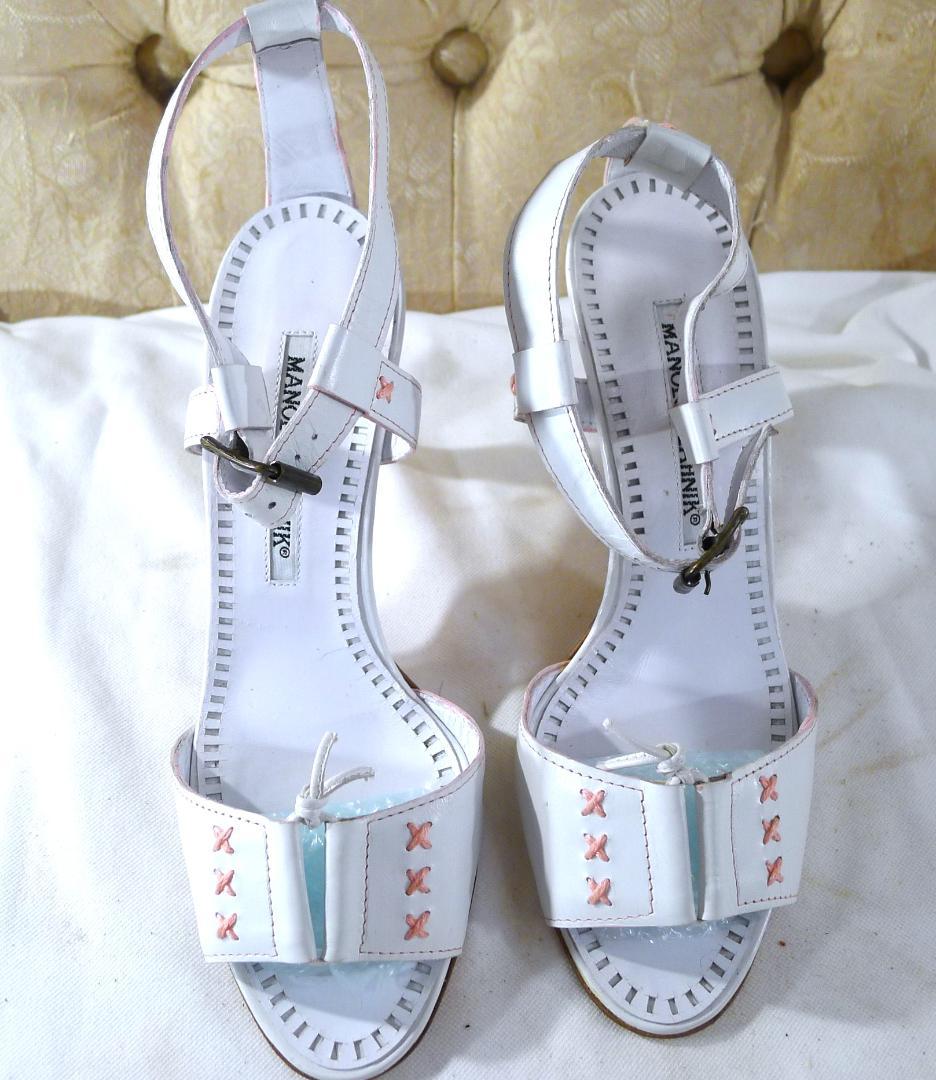 【マノロブラニク】ホワイト＆PINKカラーミュールパンプス美品 23㎝