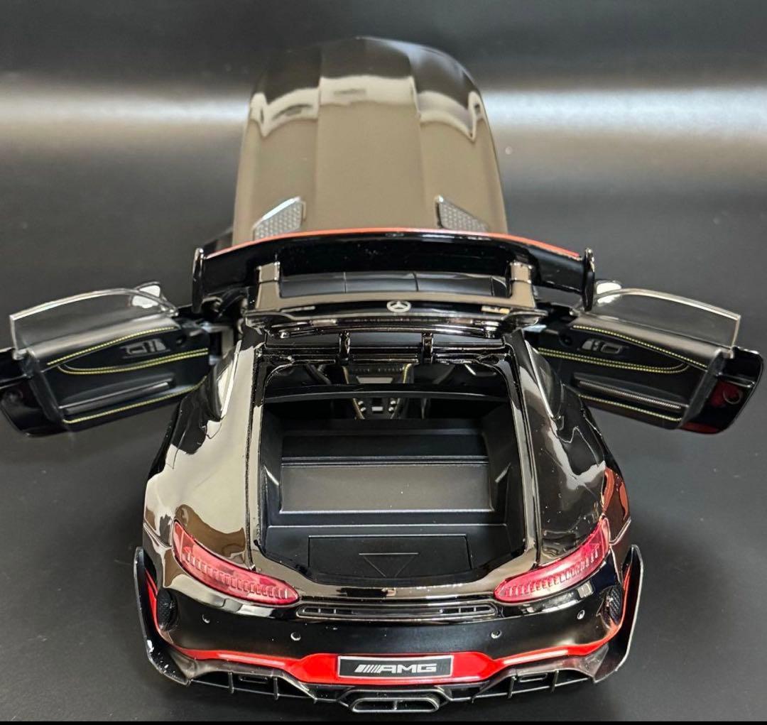 1/18　AMG　GTR　ミニカー　メルセデスベンツ　Mercedes-Benz