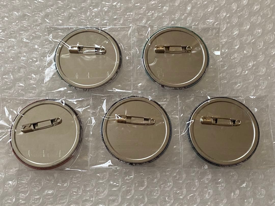 進撃の巨人　ヘキサライド　缶バッジ　リヴァイ　5種