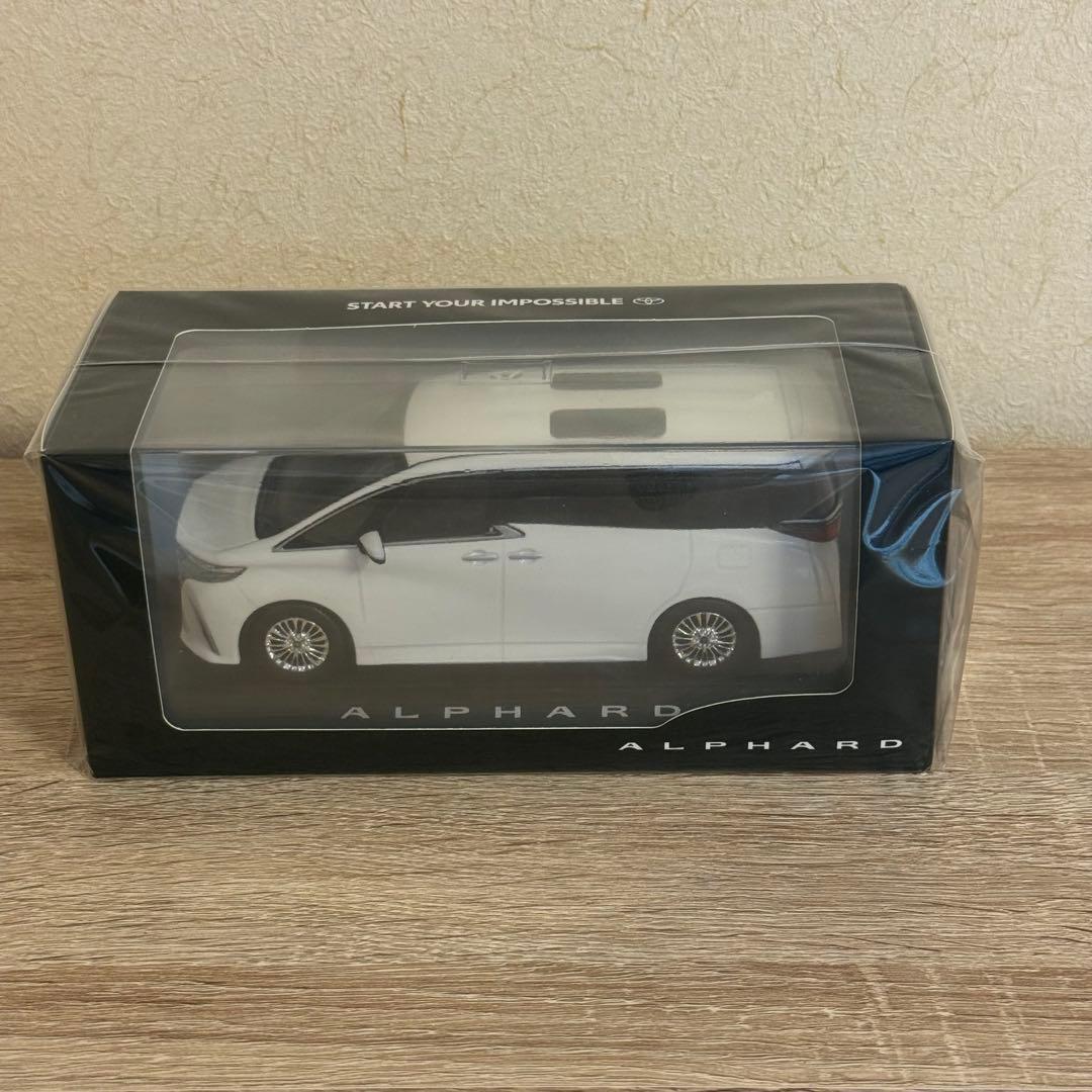 【非売品】トヨタ アルファード プラチナホワイトパールマイカ 1/30 ミニカー