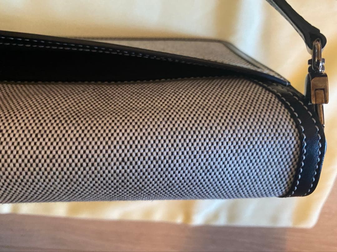 BURBERRY バーバリー　ショルダーバッグ　ボディバック　ユニセックス