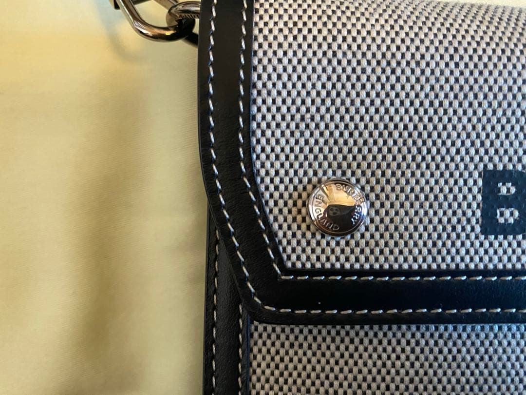 BURBERRY バーバリー　ショルダーバッグ　ボディバック　ユニセックス