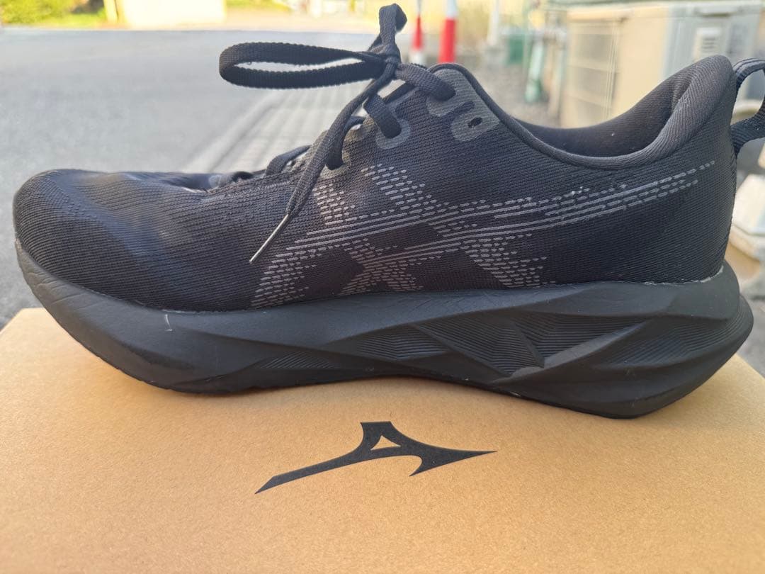 スパイク・シューズ ASICS novablast 5 28cm