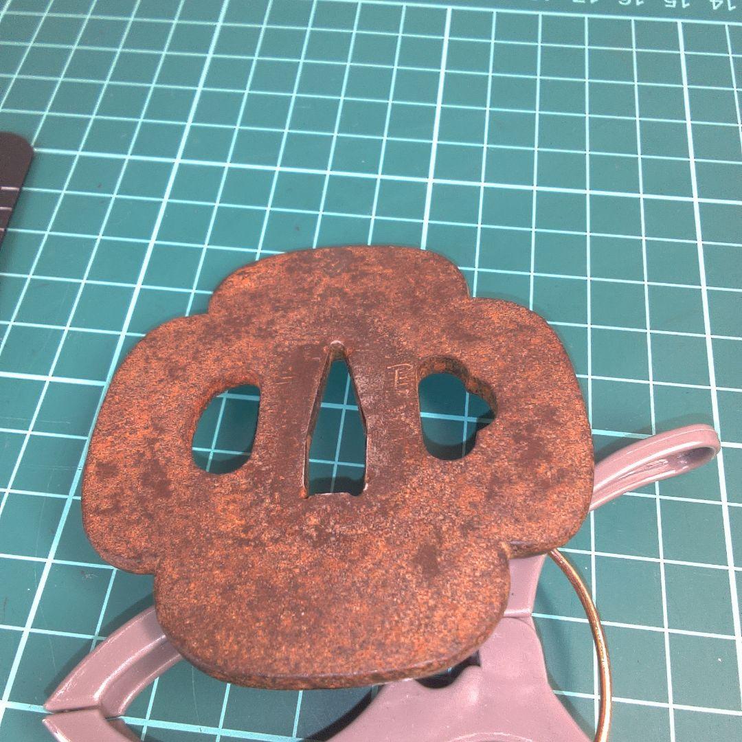 小物１ 花弁型 鉄製 鍔(つば) 錆色