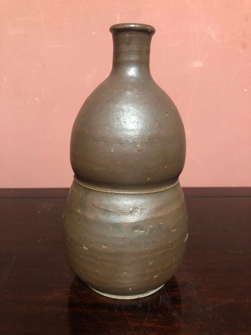 蔵にあった大振りの瀬戸鉄釉瓢形徳利古箱付